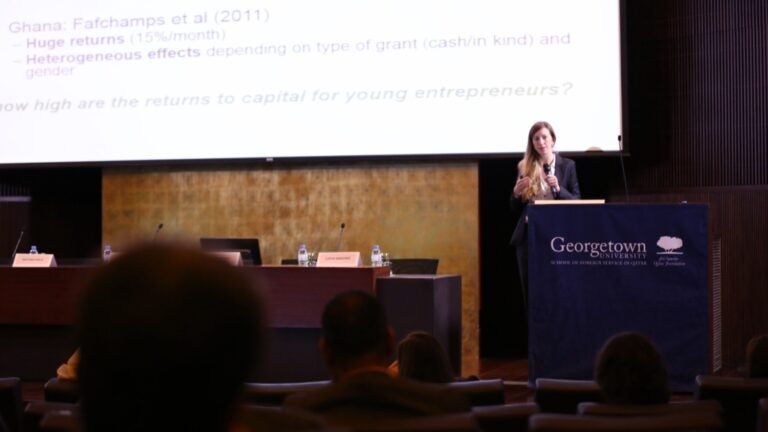 فرص العمل للشباب العربي- البرامج الفعالة وغير الفعالة