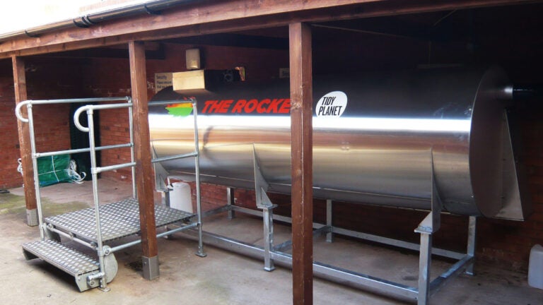 كلية الشؤون الدولية بجامعة جورجتاون في قطر تعزز مبادراتها البيئية بجهاز A900 Rocket