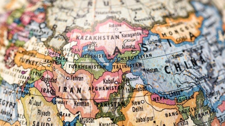 بناء الأمة في آسيا الوسطى: الإرث والهوية والمؤسسات